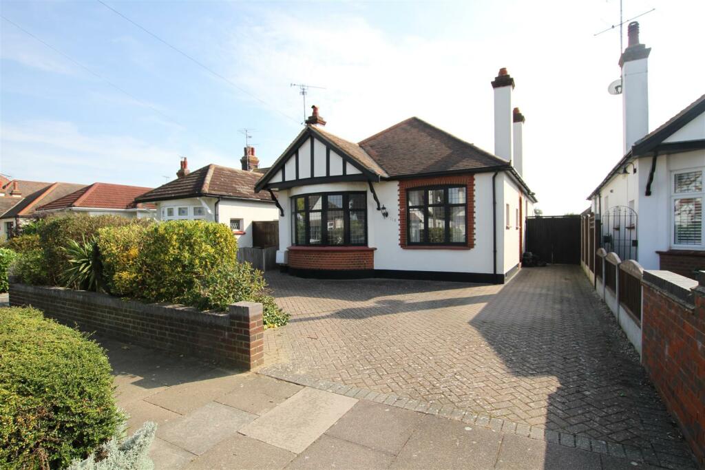 3 bed Detached bungalow for rent in Southend-on-Sea. From Scott and Stapleton - Leigh On Sea