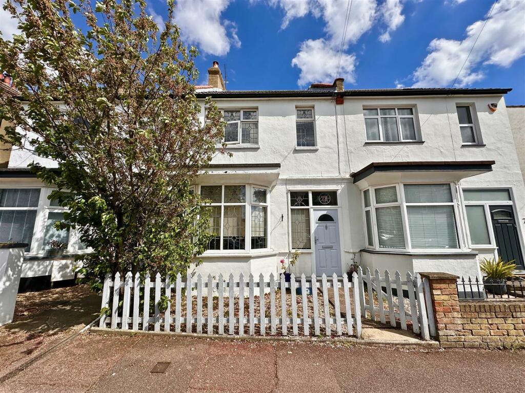 3 bed Mid Terraced House for rent in Hadleigh. From Scott and Stapleton - Leigh On Sea