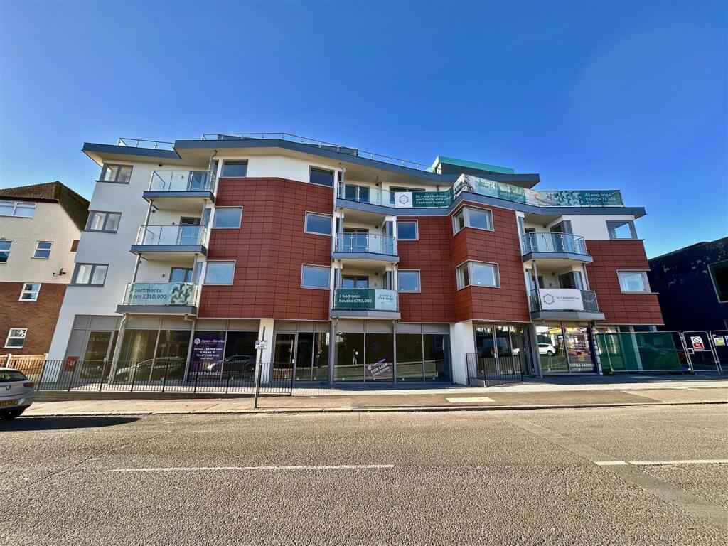 2 bed Flat for rent in Southend-on-Sea. From Scott and Stapleton - Leigh On Sea