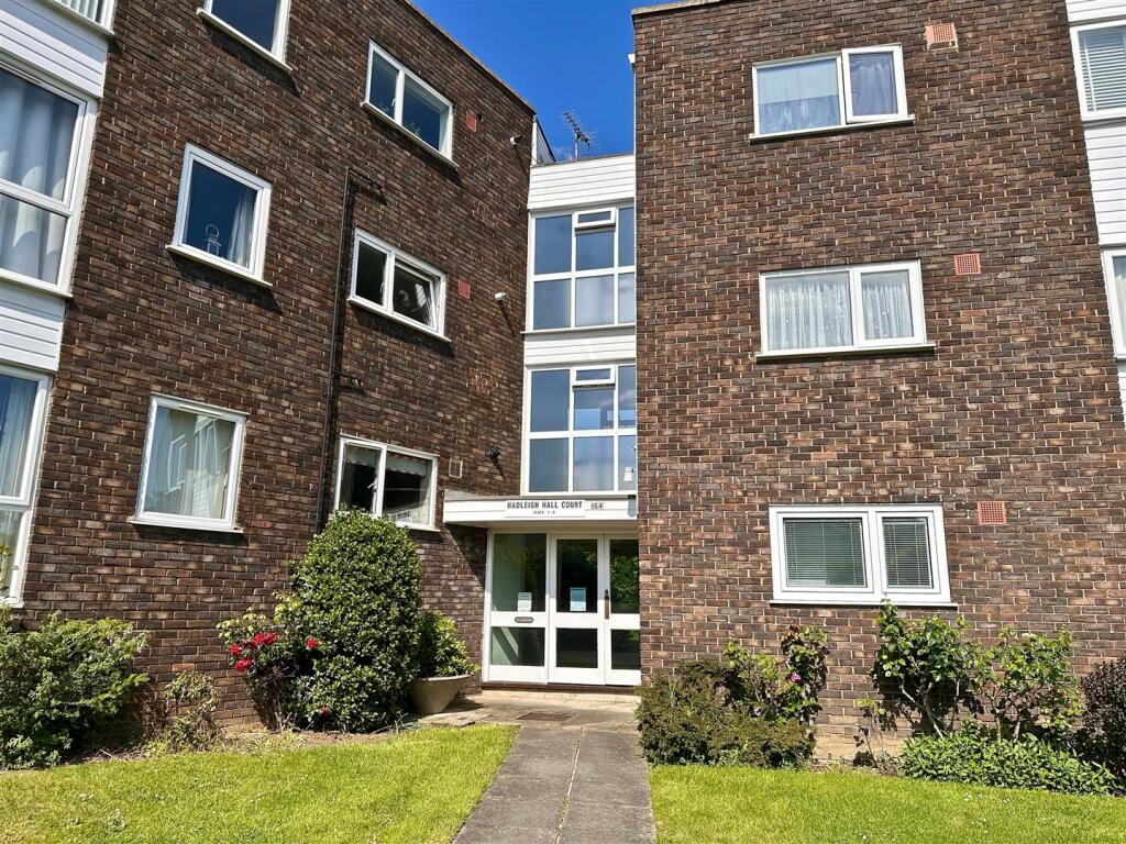 2 bed Flat for rent in Hadleigh. From Scott and Stapleton - Leigh On Sea