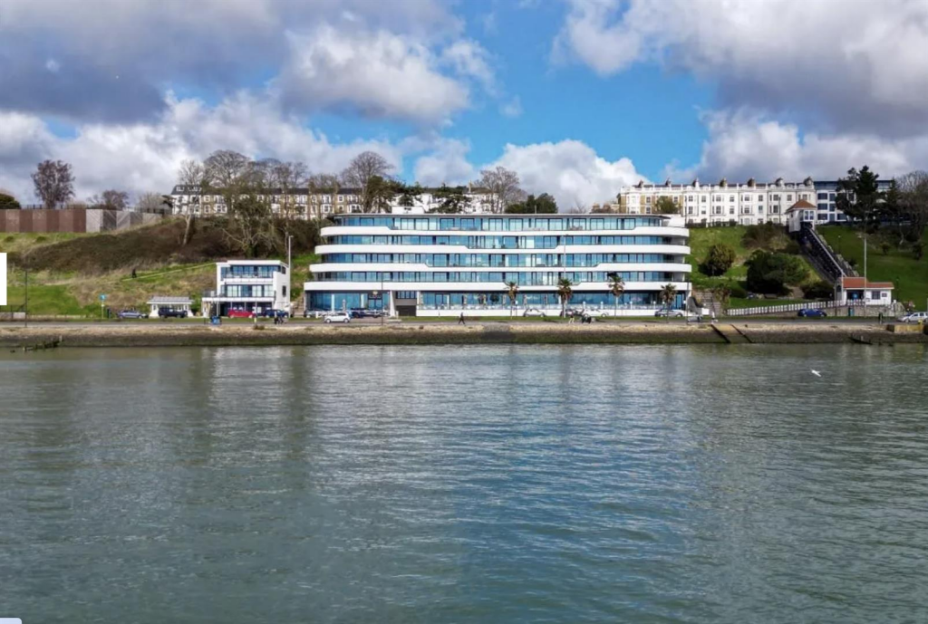 2 bed 1st Floor Flat for rent in Southend-on-Sea. From Scott & Stapleton - Leigh-on-Sea