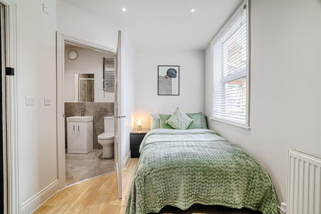 1 bed House Share for rent in Southend-on-Sea. From Scott & Stapleton - Leigh-on-Sea 1 bed House Share for rent in Southend-on-Sea. From Scott & Stapleton - Leigh-on-Sea