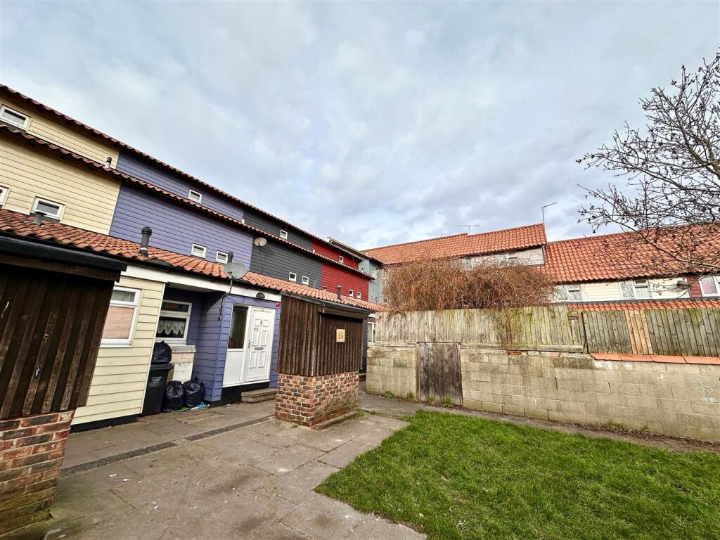 1 bed 1st Floor Flat for rent in Basildon. From Scott & Stapleton - Leigh-on-Sea