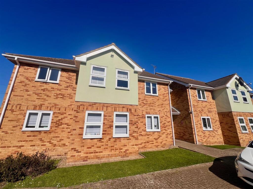 1 bed 1st Floor Flat for rent in Daws Heath. From Scott & Stapleton - Leigh-on-Sea