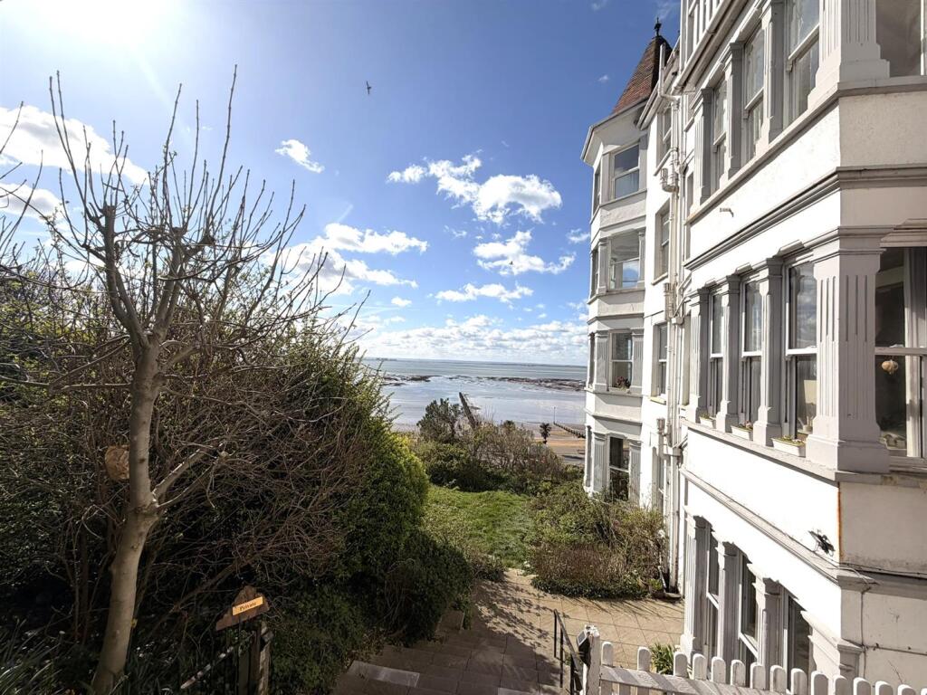 2 bed 1st Floor Flat for rent in Southend-on-Sea. From Scott & Stapleton - Leigh-on-Sea 2 bed 1st Floor Flat for rent in Southend-on-Sea. From Scott & Stapleton - Leigh-on-Sea