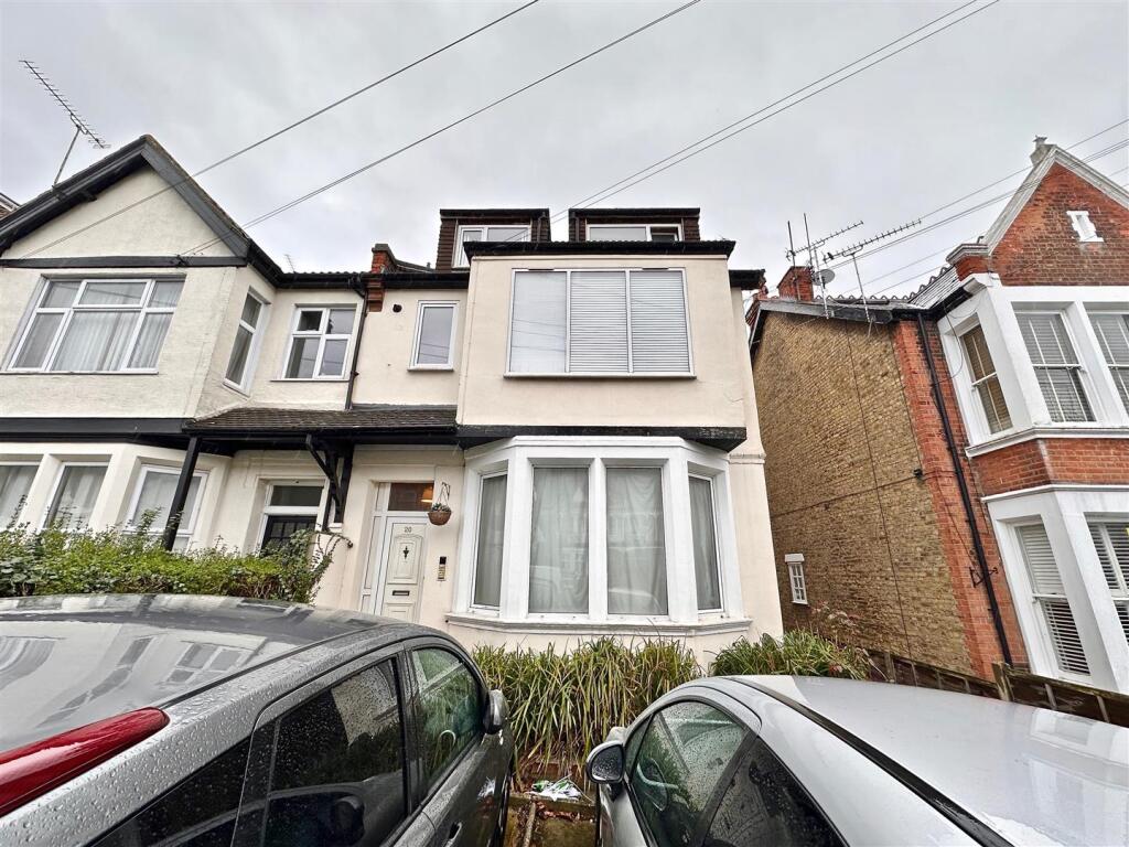 1 bed 1st Floor Flat for rent in Southend-on-Sea. From Scott & Stapleton - Leigh-on-Sea