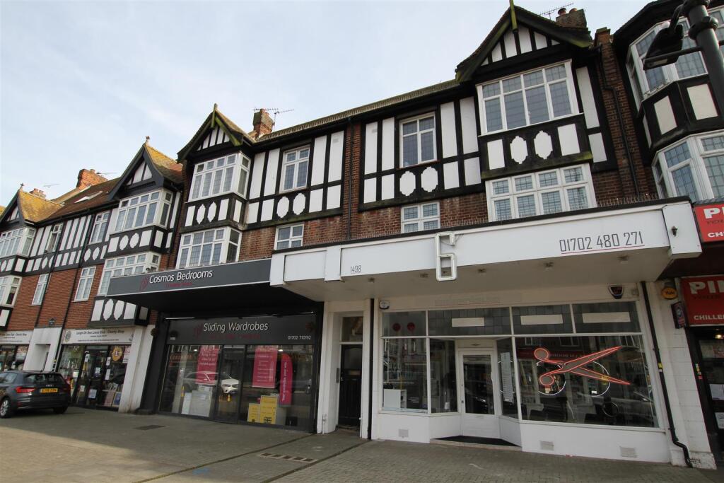 2 bed 1st Floor Flat for rent in Hadleigh. From Scott & Stapleton - Leigh-on-Sea