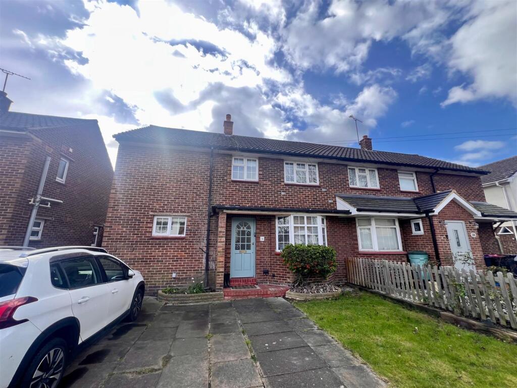 3 bed Semi Detached for rent in Daws Heath. From Scott & Stapleton - Leigh-on-Sea