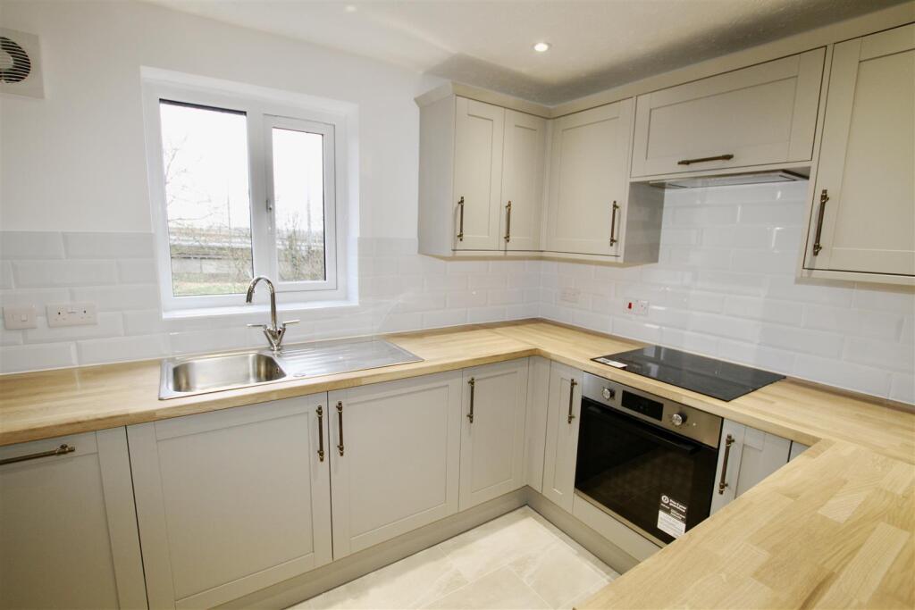 1 bed 1st Floor Flat for rent in Bowers Gifford. From Scott & Stapleton - Leigh-on-Sea