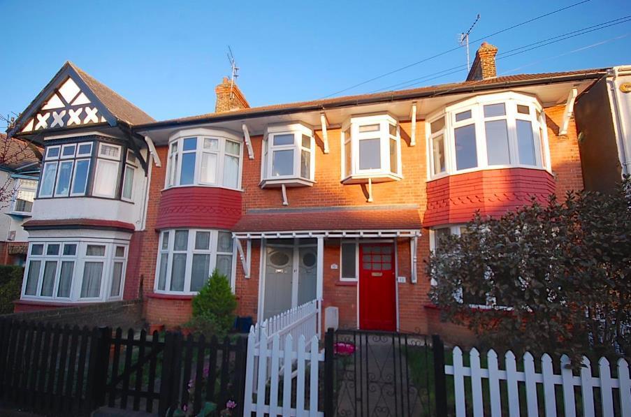 1 bed 1st Floor Flat for rent in Southend-on-Sea. From Scott & Stapleton - Leigh-on-Sea