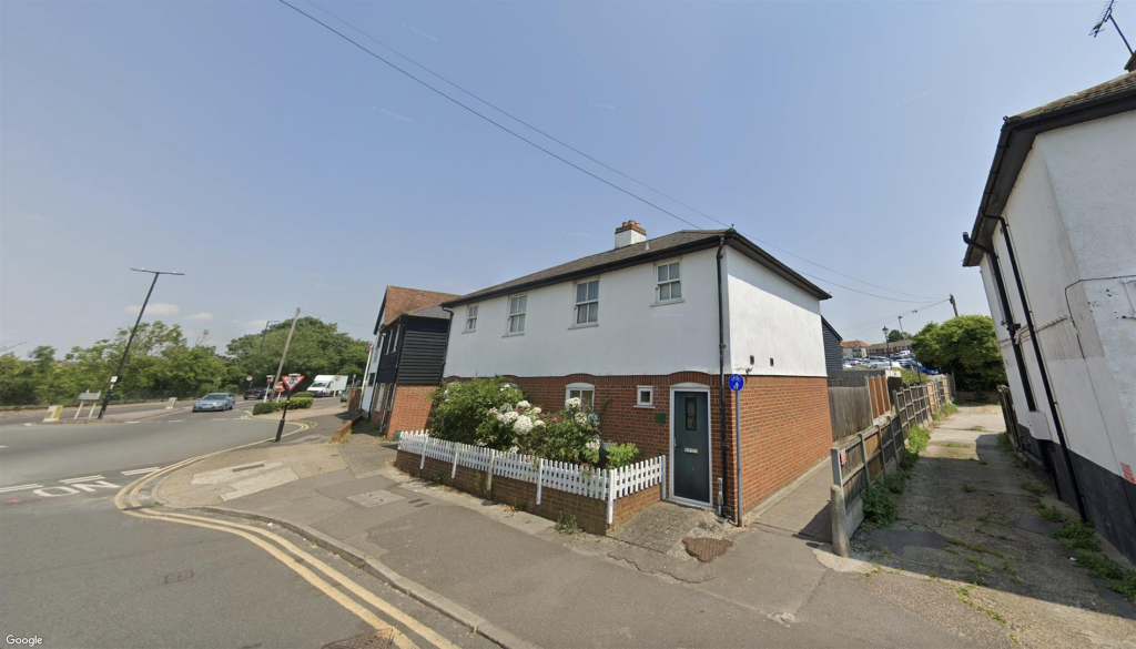 2 bed Semi Detached for rent in Tarpots. From Scott & Stapleton - Leigh-on-Sea