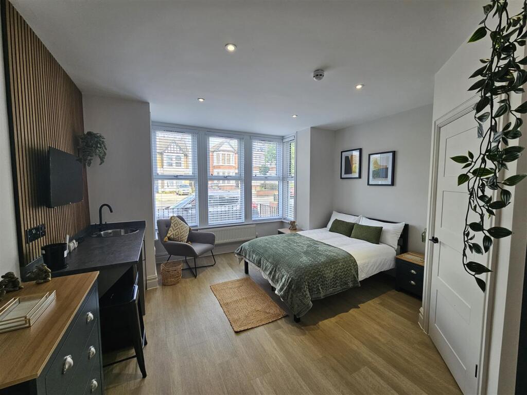 1 bed House Share for rent in Southend-on-Sea. From Scott & Stapleton - Leigh-on-Sea 1 bed House Share for rent in Southend-on-Sea. From Scott & Stapleton - Leigh-on-Sea