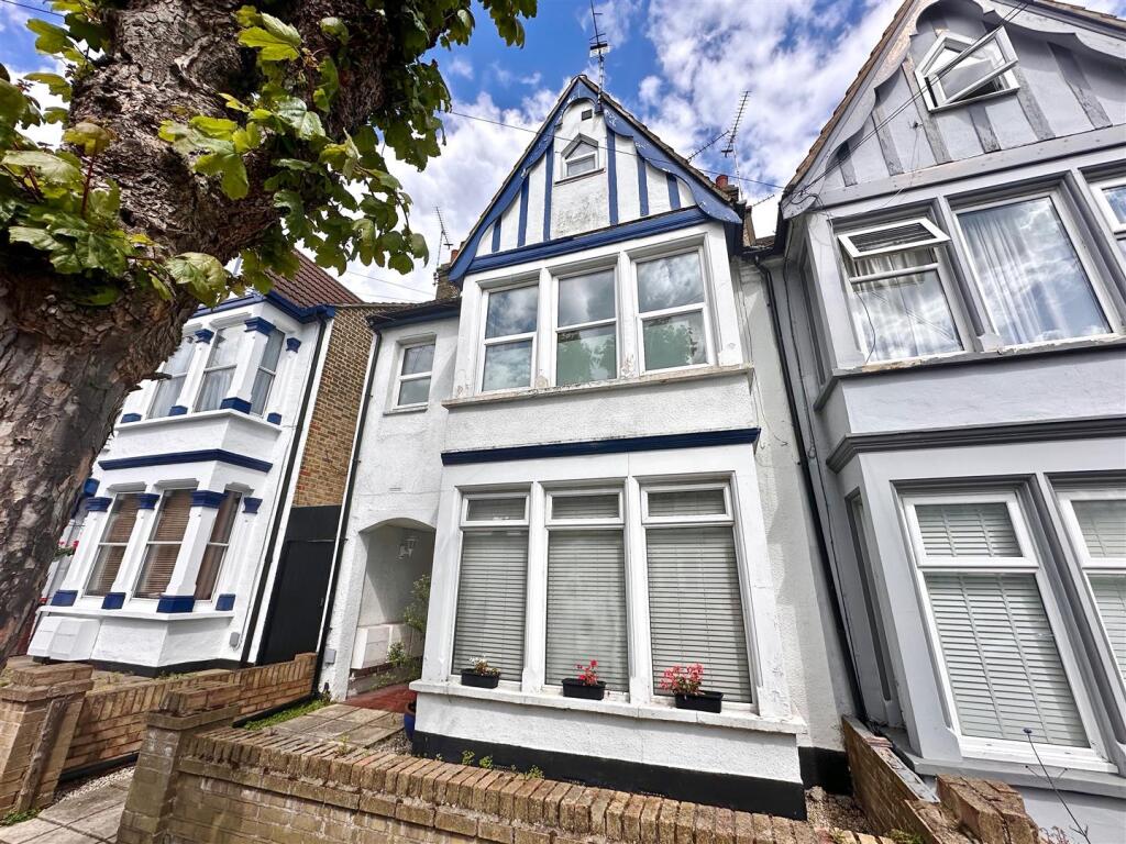 1 bed 1st Floor Flat for rent in Southend-on-Sea. From Scott & Stapleton - Leigh-on-Sea