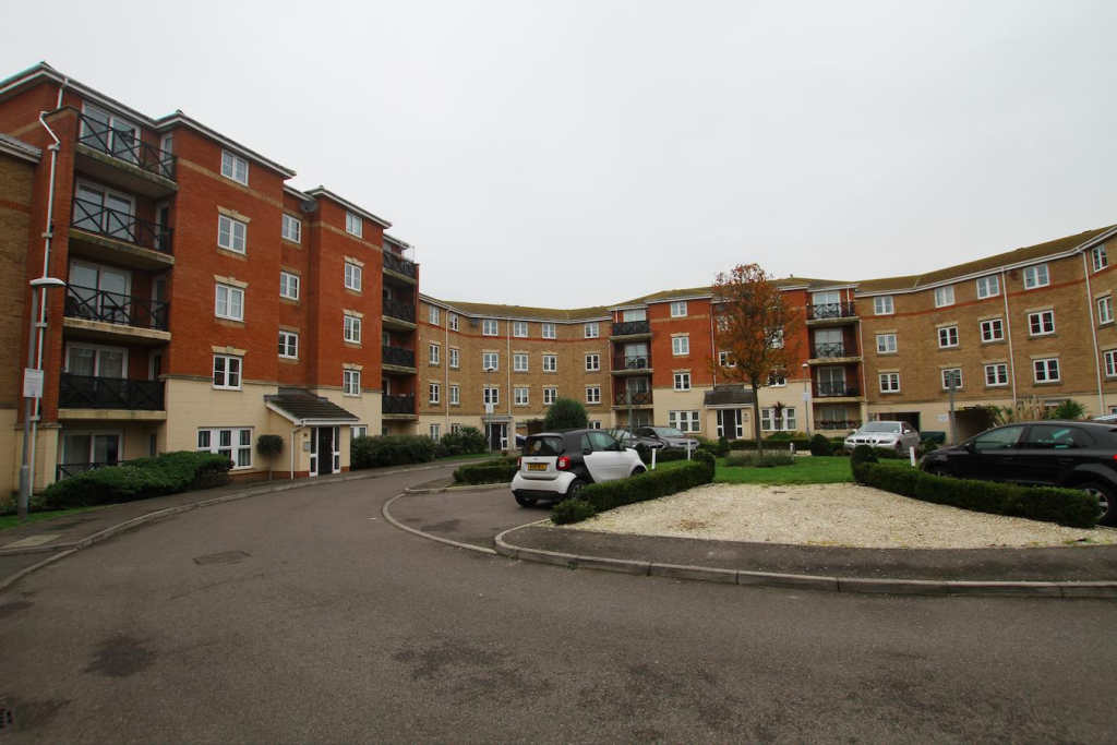 2 bed 1st Floor Flat for rent in Southend-on-Sea. From Scott & Stapleton - Leigh-on-Sea 2 bed 1st Floor Flat for rent in Southend-on-Sea. From Scott & Stapleton - Leigh-on-Sea