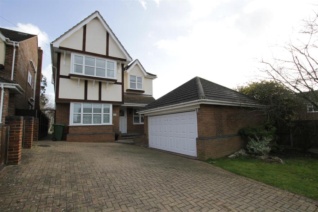 4 bed Detached for rent in Tarpots. From Scott & Stapleton - Leigh-on-Sea 4 bed Detached for rent in Tarpots. From Scott & Stapleton - Leigh-on-Sea