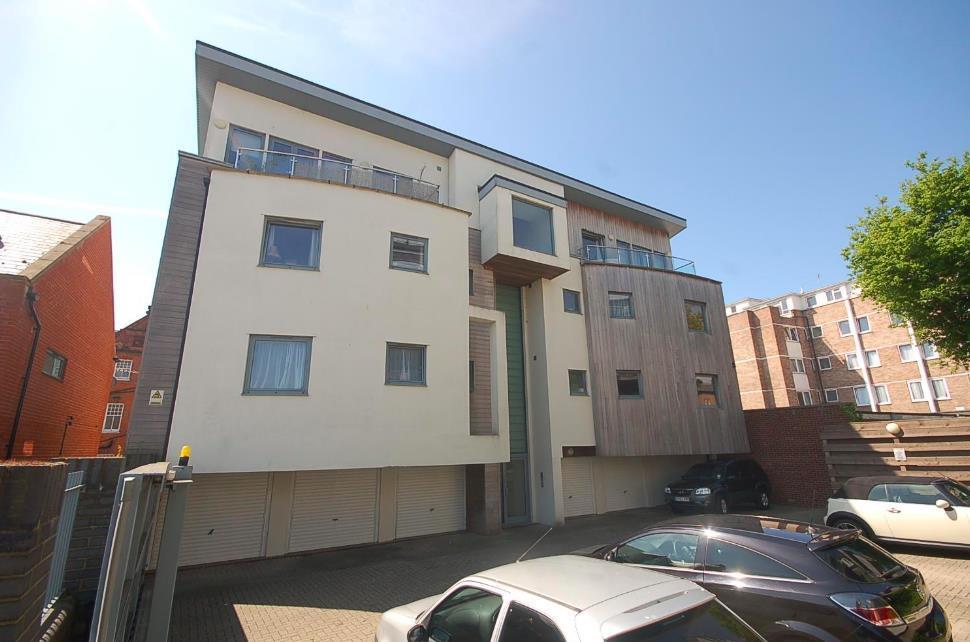 2 bed 1st Floor Flat for rent in Southend-on-Sea. From Scott & Stapleton - Leigh-on-Sea 2 bed 1st Floor Flat for rent in Southend-on-Sea. From Scott & Stapleton - Leigh-on-Sea