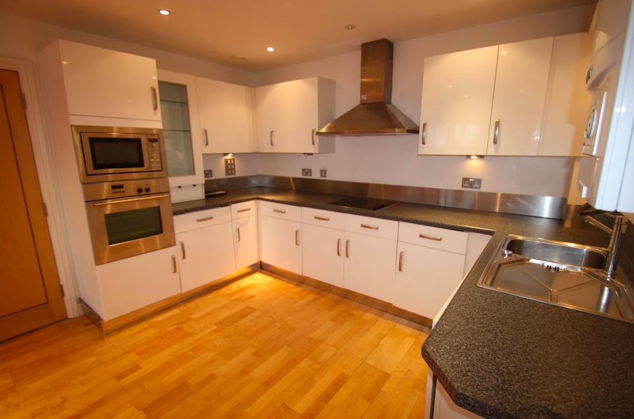 2 bed 1st Floor Flat for rent in Southend-on-Sea. From Scott & Stapleton - Leigh-on-Sea 2 bed 1st Floor Flat for rent in Southend-on-Sea. From Scott & Stapleton - Leigh-on-Sea