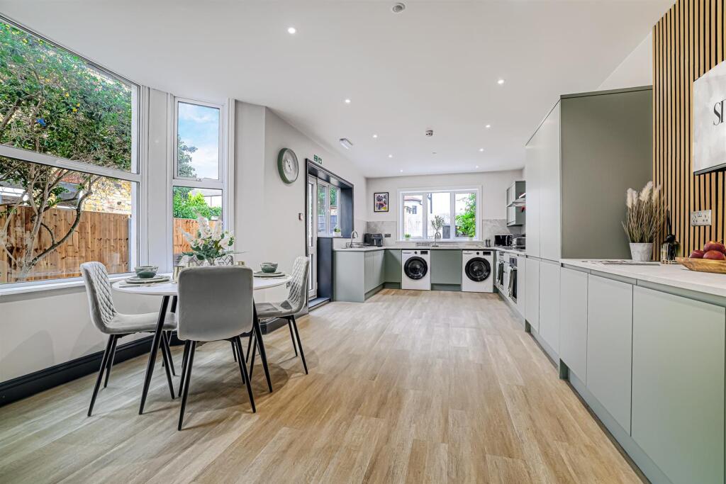 1 bed House Share for rent in Southend-on-Sea. From Scott & Stapleton - Leigh-on-Sea 1 bed House Share for rent in Southend-on-Sea. From Scott & Stapleton - Leigh-on-Sea