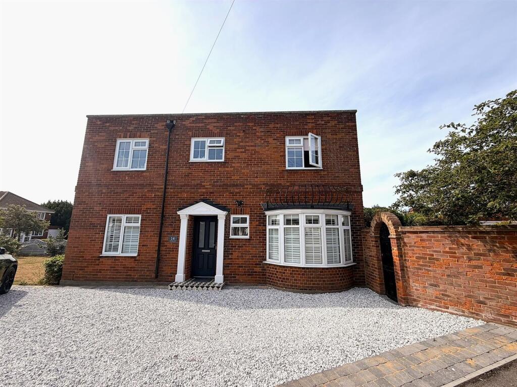 4 bed Semi Detached for rent in Great Wakering. From Scott & Stapleton - Leigh-on-Sea 4 bed Semi Detached for rent in Great Wakering. From Scott & Stapleton - Leigh-on-Sea