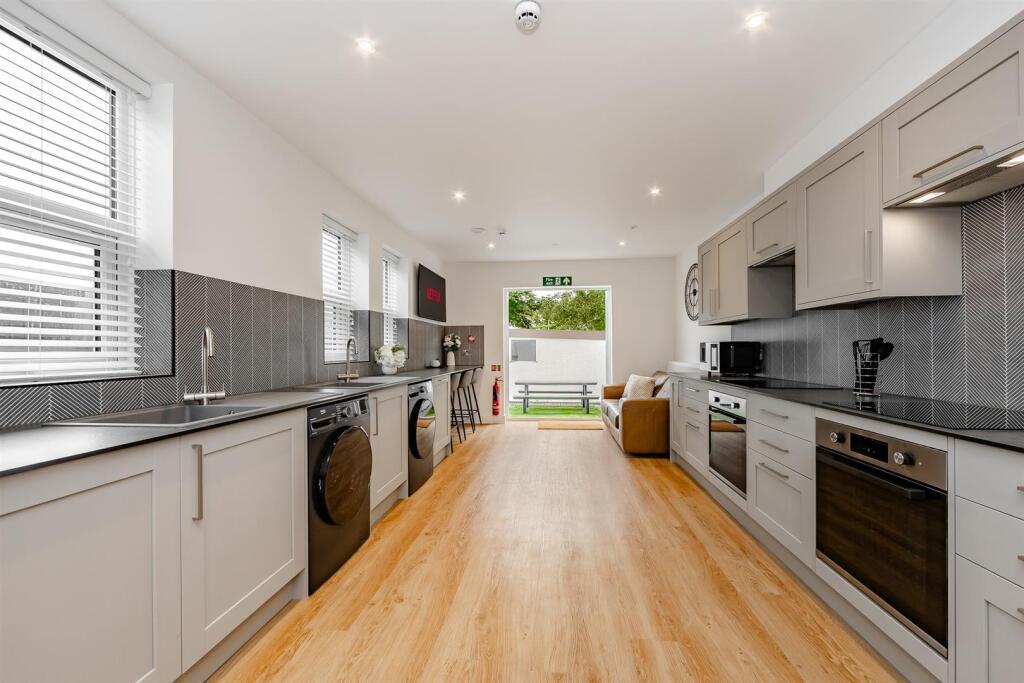 1 bed House Share for rent in Southend-on-Sea. From Scott & Stapleton - Leigh-on-Sea 1 bed House Share for rent in Southend-on-Sea. From Scott & Stapleton - Leigh-on-Sea