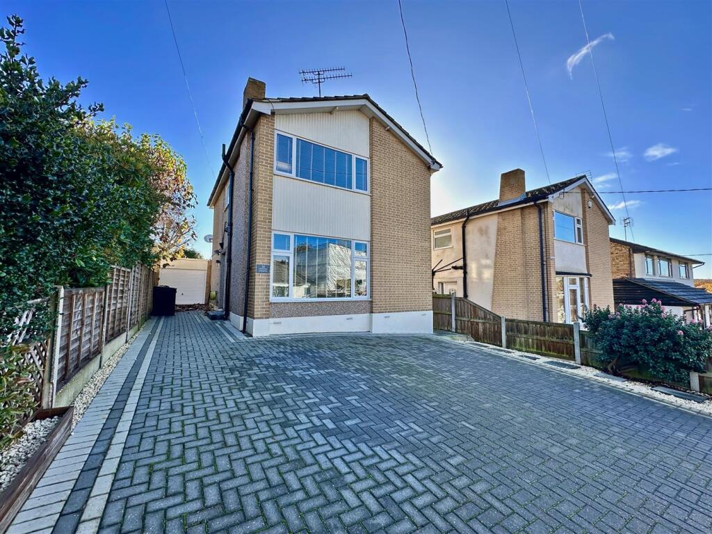 3 bed Detached for rent in Daws Heath. From Scott & Stapleton - Leigh-on-Sea