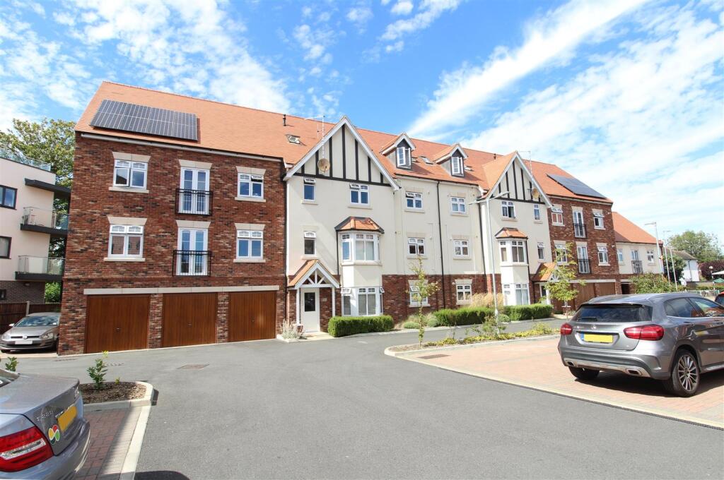 2 bed Not Specified for rent in Daws Heath. From Scott & Stapleton - Leigh-on-Sea 2 bed Not Specified for rent in Daws Heath. From Scott & Stapleton - Leigh-on-Sea