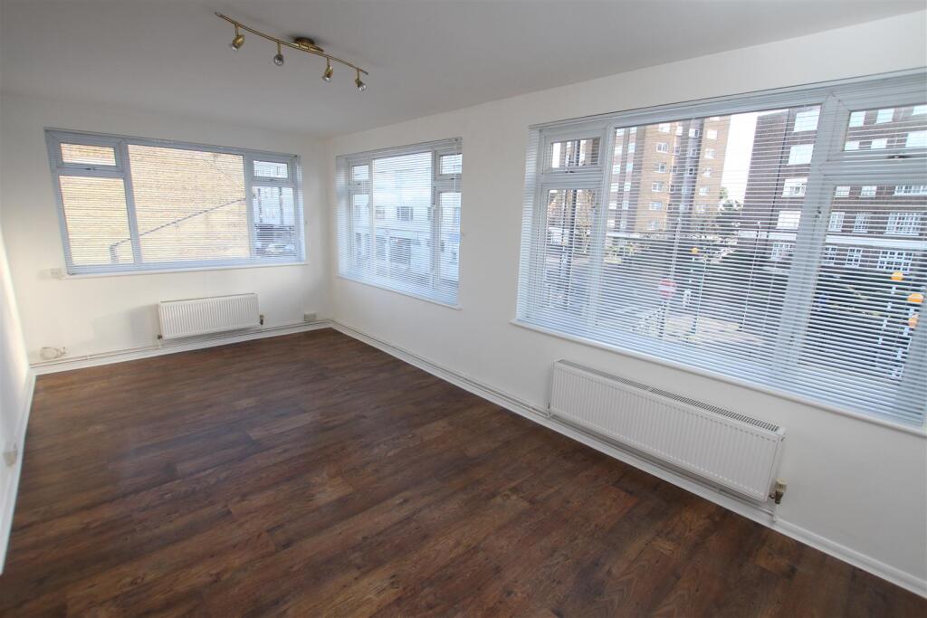 2 bed 1st Floor Flat for rent in Hadleigh. From Scott & Stapleton - Leigh-on-Sea 2 bed 1st Floor Flat for rent in Hadleigh. From Scott & Stapleton - Leigh-on-Sea