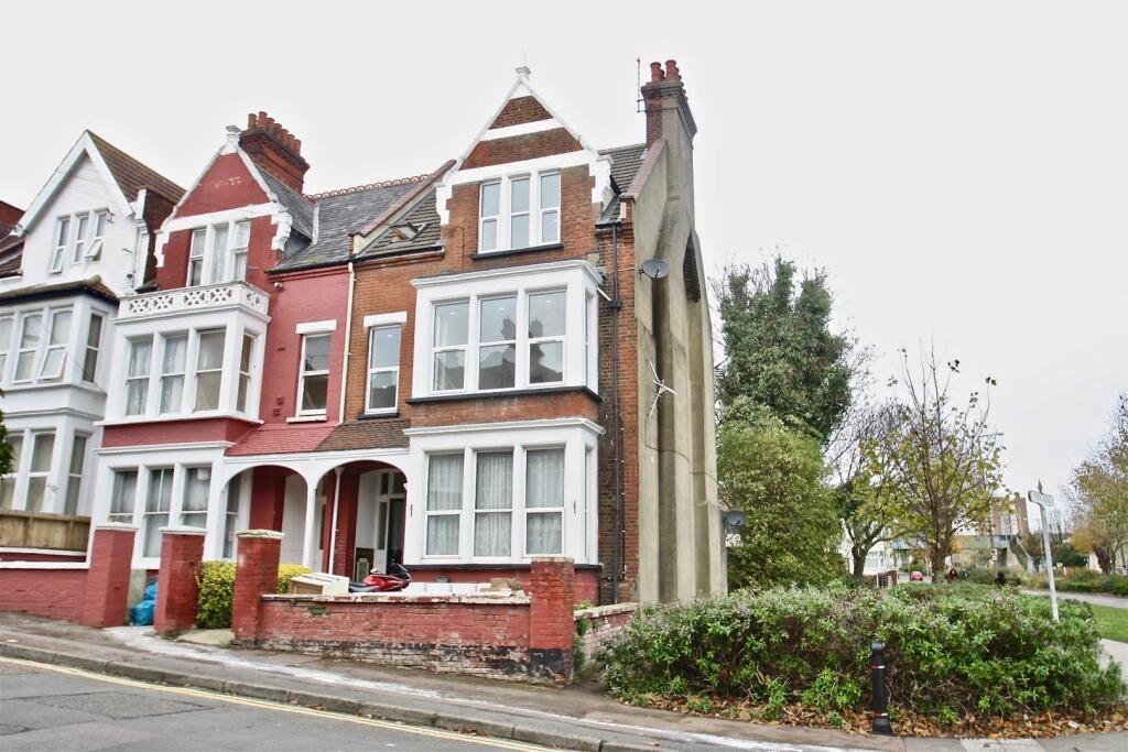 1 bed 1st Floor Flat for rent in Southend-on-Sea. From Scott & Stapleton - Leigh-on-Sea 1 bed 1st Floor Flat for rent in Southend-on-Sea. From Scott & Stapleton - Leigh-on-Sea