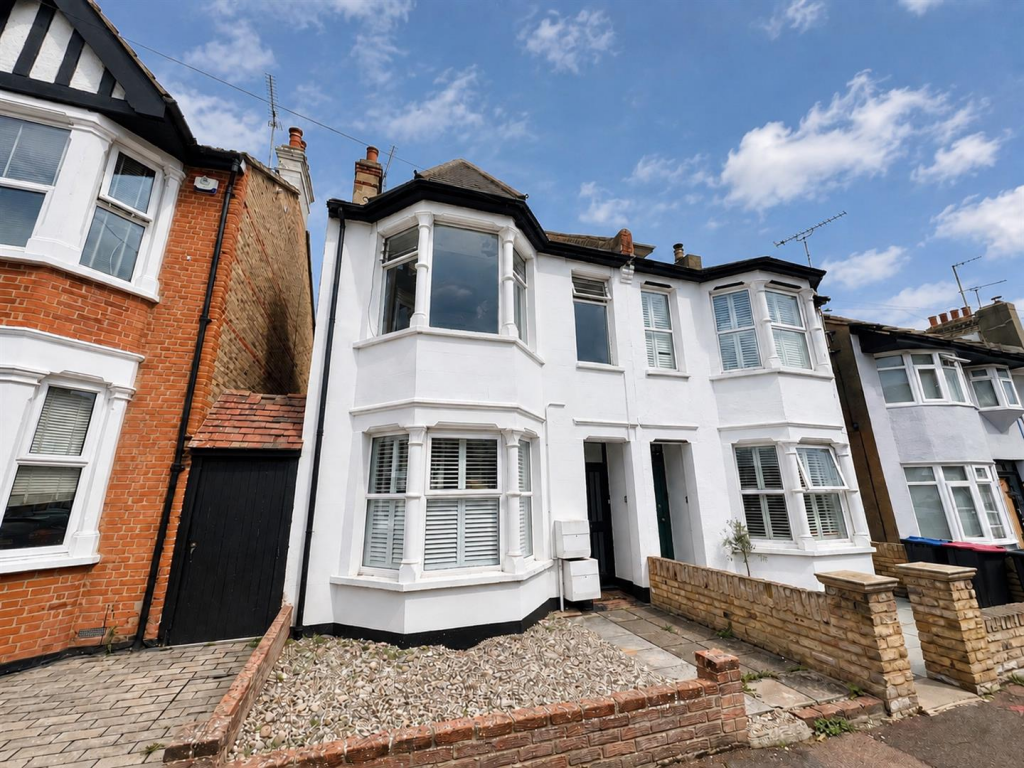 1 bed 1st Floor Flat for rent in Hadleigh. From Scott & Stapleton - Leigh-on-Sea 1 bed 1st Floor Flat for rent in Hadleigh. From Scott & Stapleton - Leigh-on-Sea