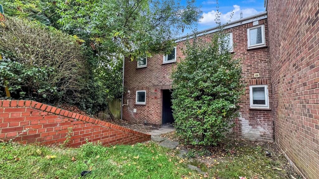 5 bed Mid Terraced House for rent in Langham. From Saxons Estate Agents - Colchester