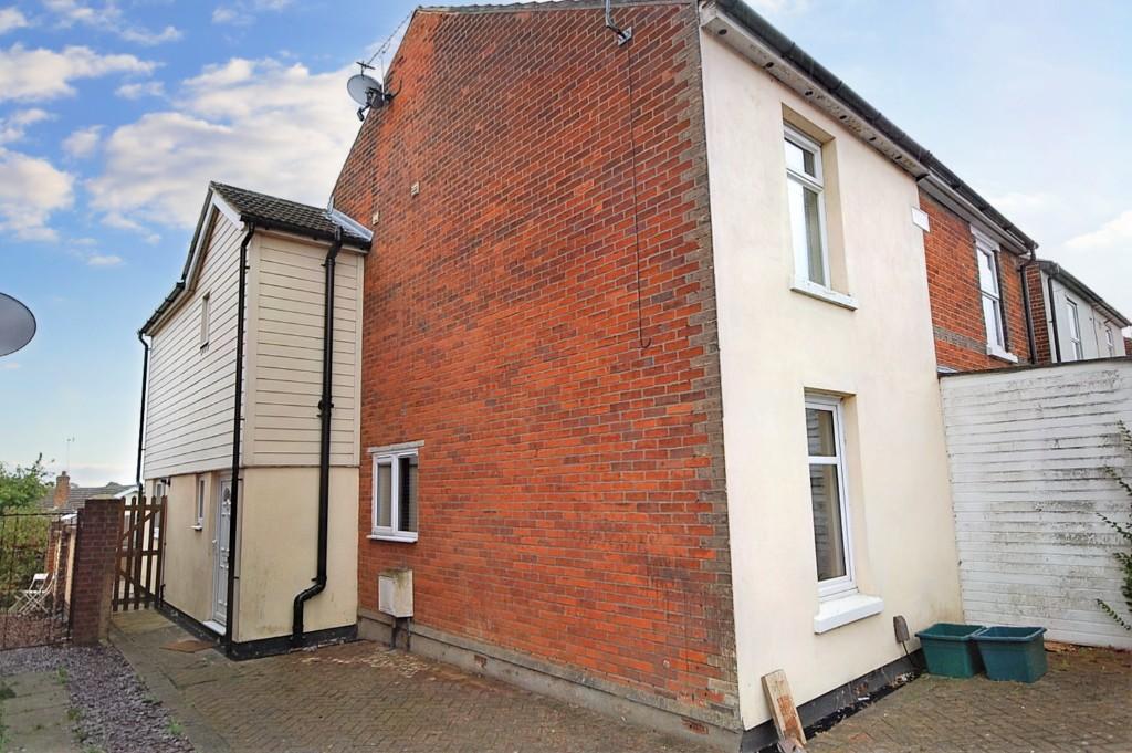 5 bed Semi Detached for rent in Colchester. From Saxons Estate Agents - Colchester