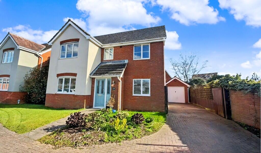 4 bed Detached for rent in Workhouse Hill. From Saxons Estate Agents - Colchester