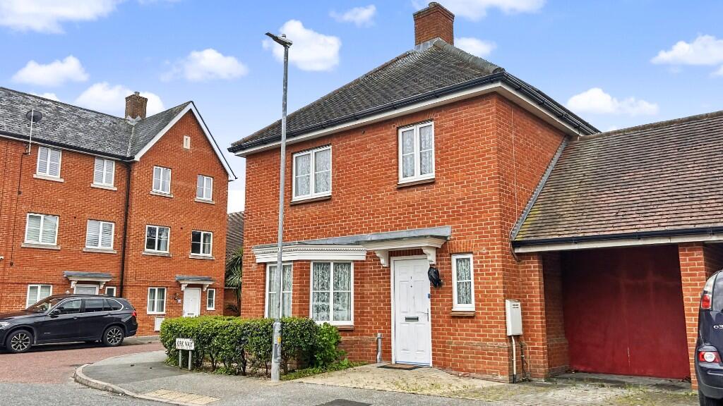 3 bed Link detached for rent in Workhouse Hill. From Saxons Estate Agents - Colchester