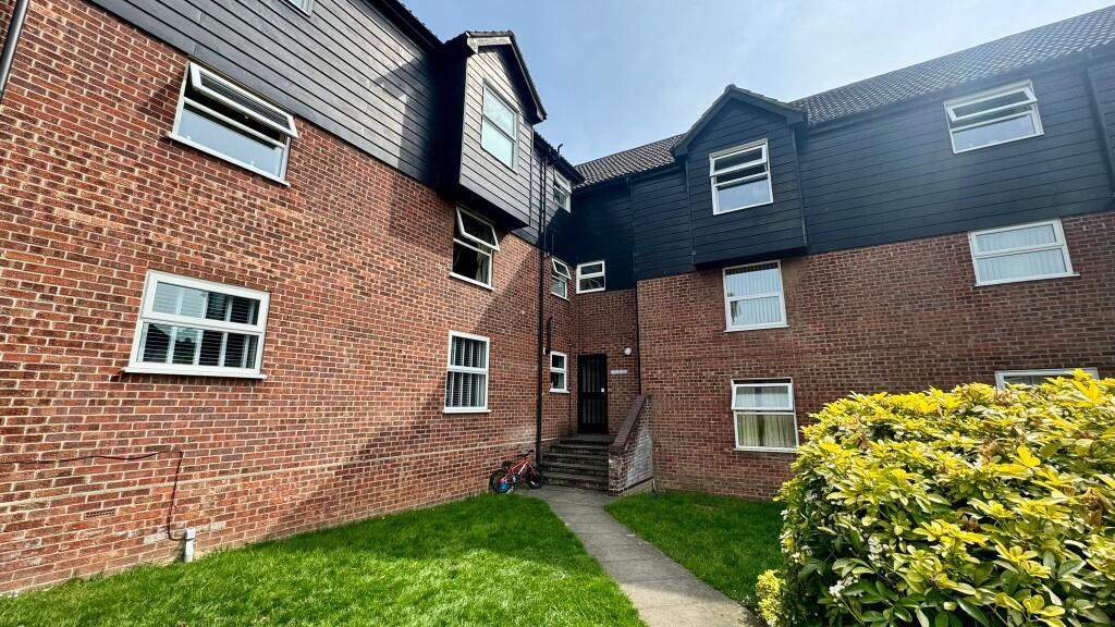 2 bed Apartment for rent in Workhouse Hill. From Saxons Estate Agents - Colchester