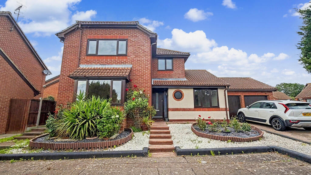 4 bed Detached for rent in Workhouse Hill. From Saxons Estate Agents - Colchester