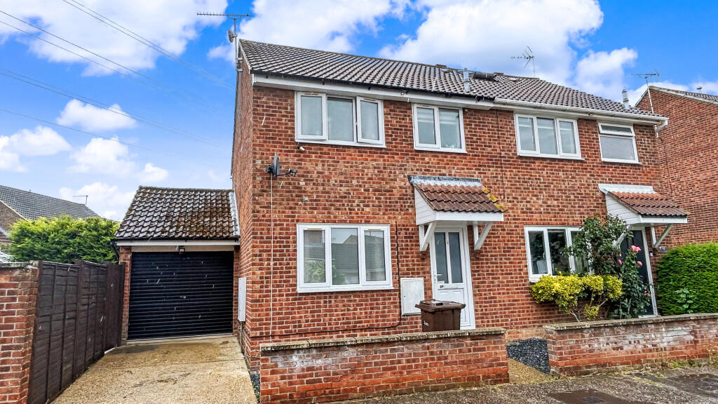 3 bed Semi Detached for rent in Wivenhoe. From Saxons Estate Agents - Colchester 3 bed Semi Detached for rent in Wivenhoe. From Saxons Estate Agents - Colchester