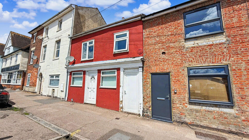 5 bed Mid Terraced House for rent in Colchester. From Saxons Estate Agents - Colchester