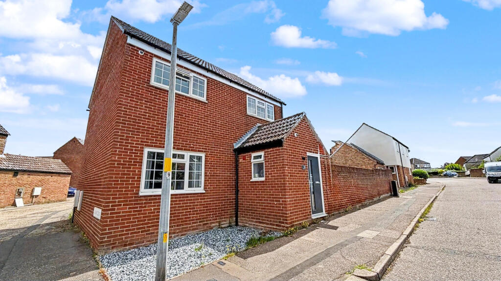 4 bed Detached for rent in Wivenhoe. From Saxons Estate Agents - Colchester