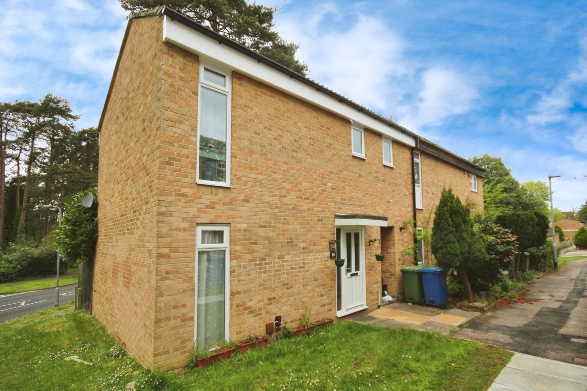 2 bed Semi-Detached House for rent in Bracknell. From Sears Property - Bracknell