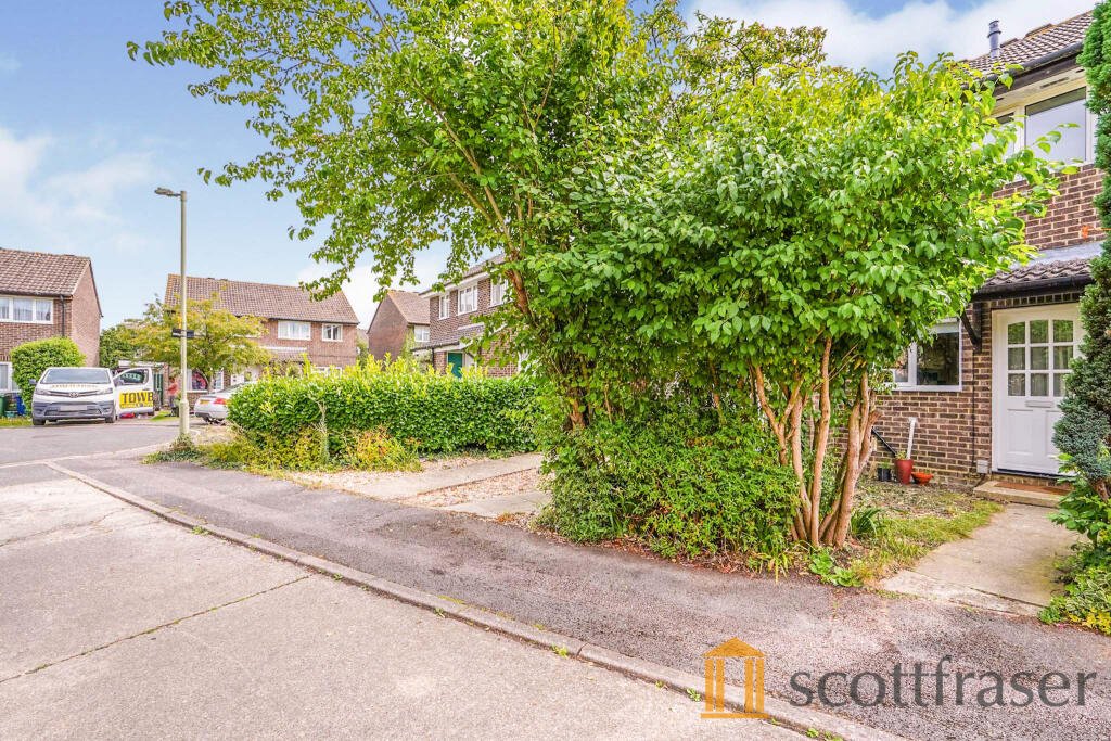 2 bed Mid Terraced House for rent in Oxford. From Scottfraser - Headington