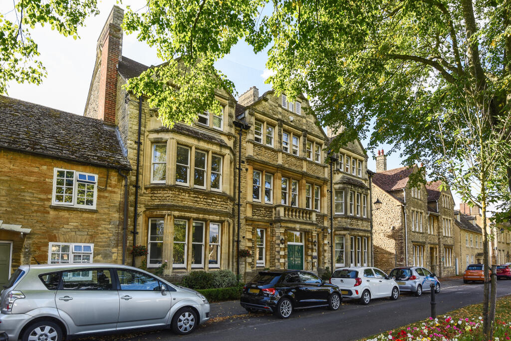 3 bed 1st Floor Flat for rent in Witney. From Scottfraser - Witney 3 bed 1st Floor Flat for rent in Witney. From Scottfraser - Witney