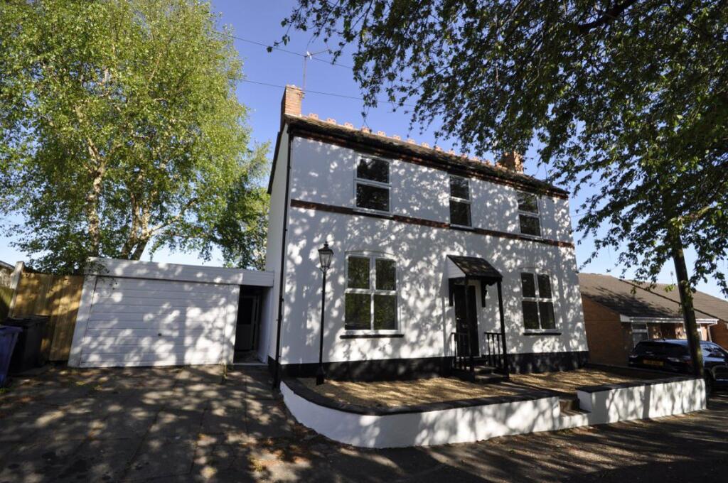 3 bed Detached for rent in Hagley. From Select Property Management Ltd - Amblecote
