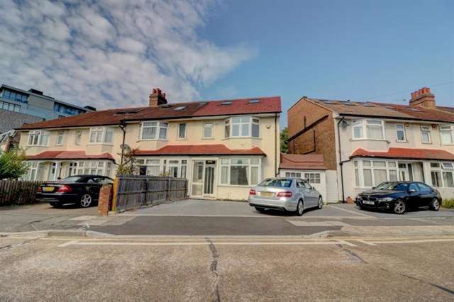 4 bed Semi-Detached House for rent in Merton. From Sharpes Estates