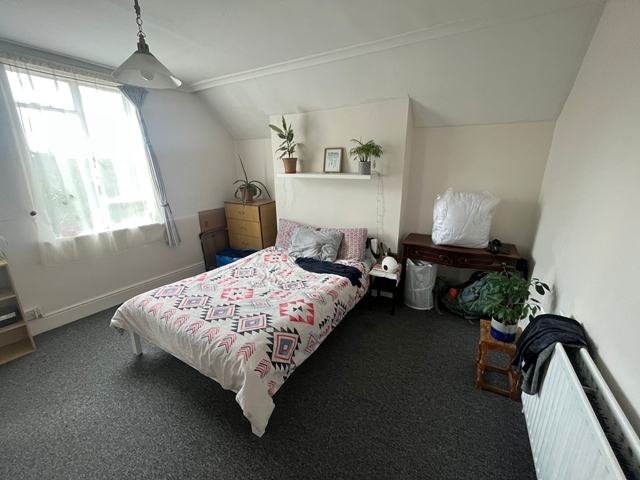1 bed Flat for rent in Merton. From Sharpes Estates