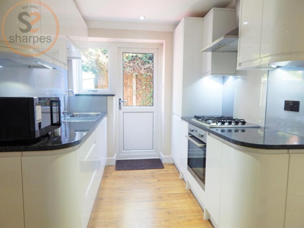 3 bed 1st Floor Flat for rent in Stoneleigh. From Sharpes Estates