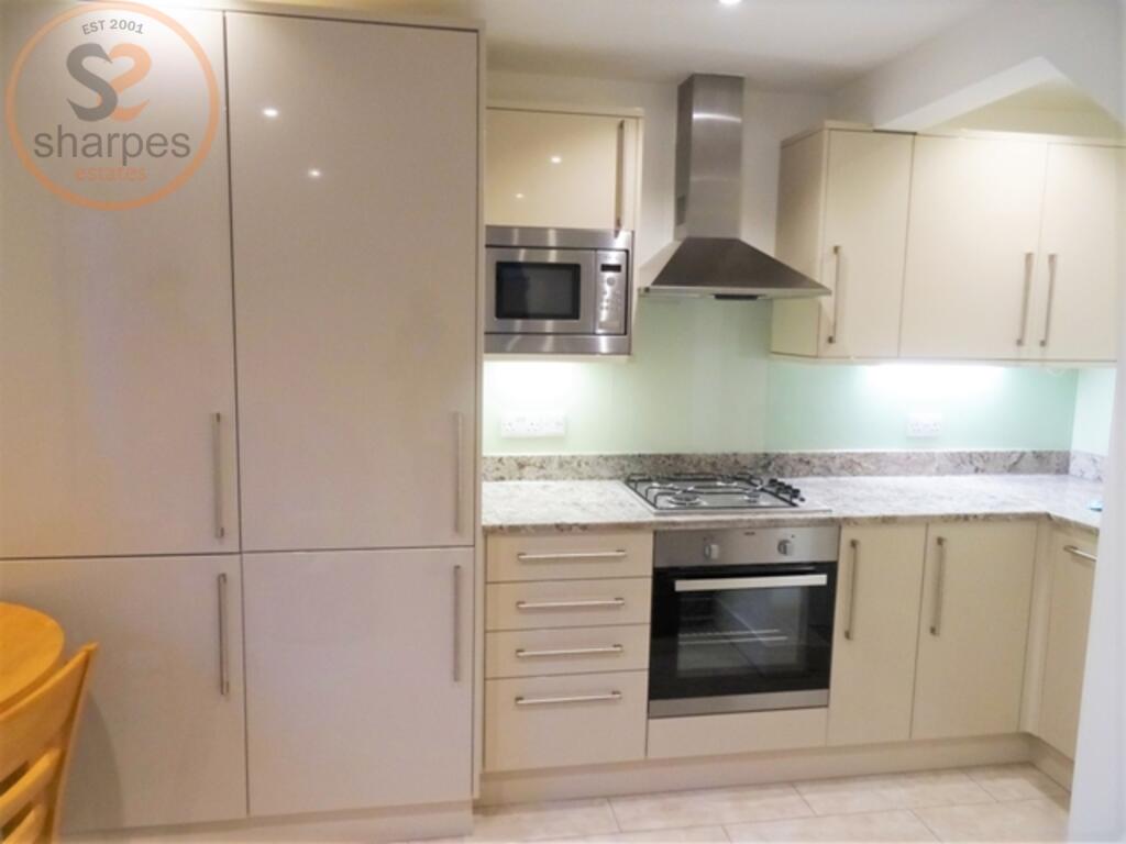 3 bed Detached for rent in Merton. From Sharpes Estates