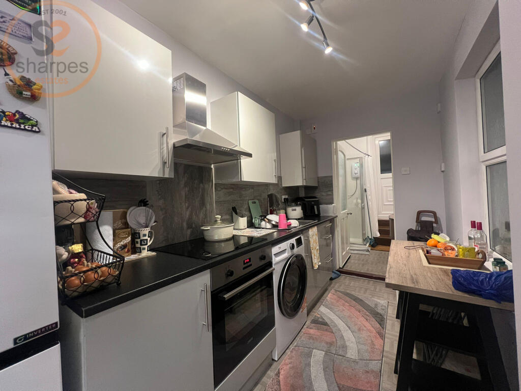 4 bed Studio for rent in Wimbledon. From Sharpes Estates 4 bed Studio for rent in Wimbledon. From Sharpes Estates