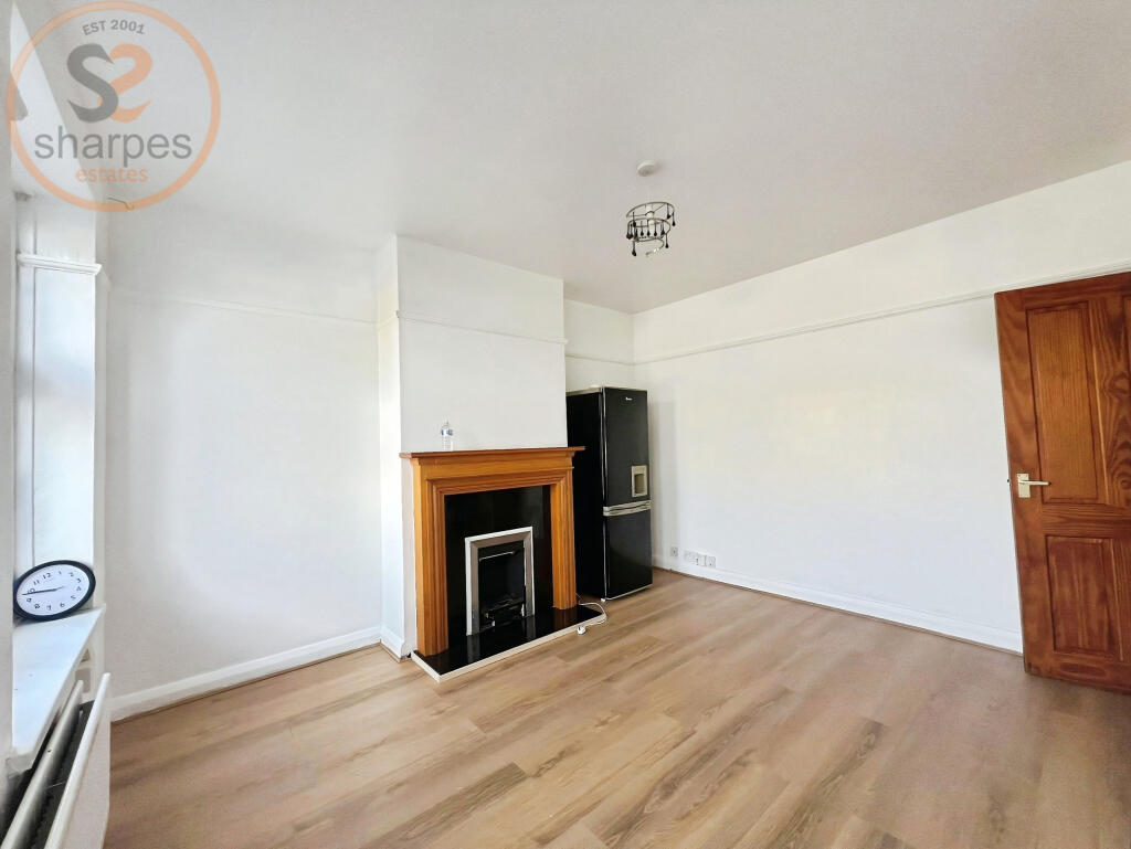 2 bed 1st Floor Flat for rent in Wallington. From Sharpes Estates