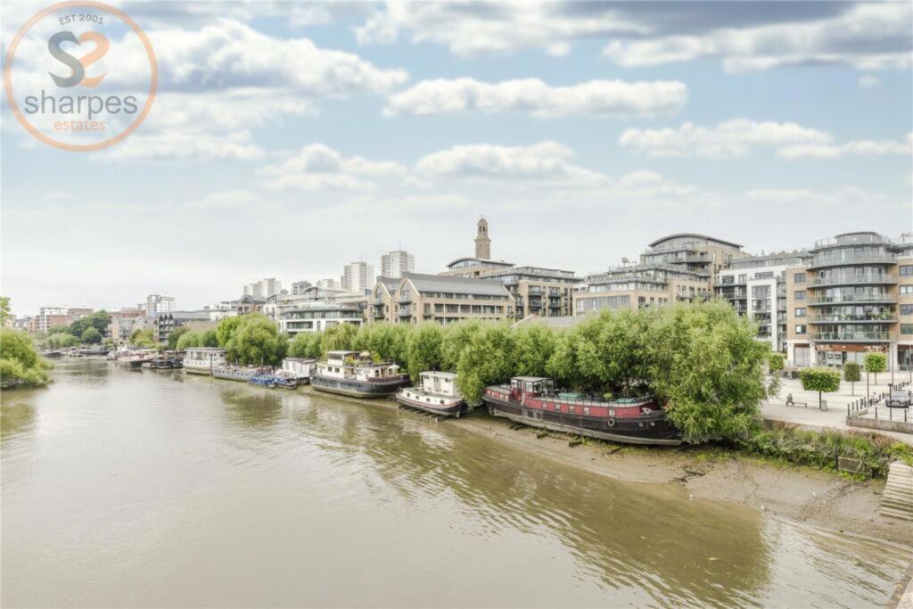 3 bed Apartment for rent in Brentford. From Sharpes Estates