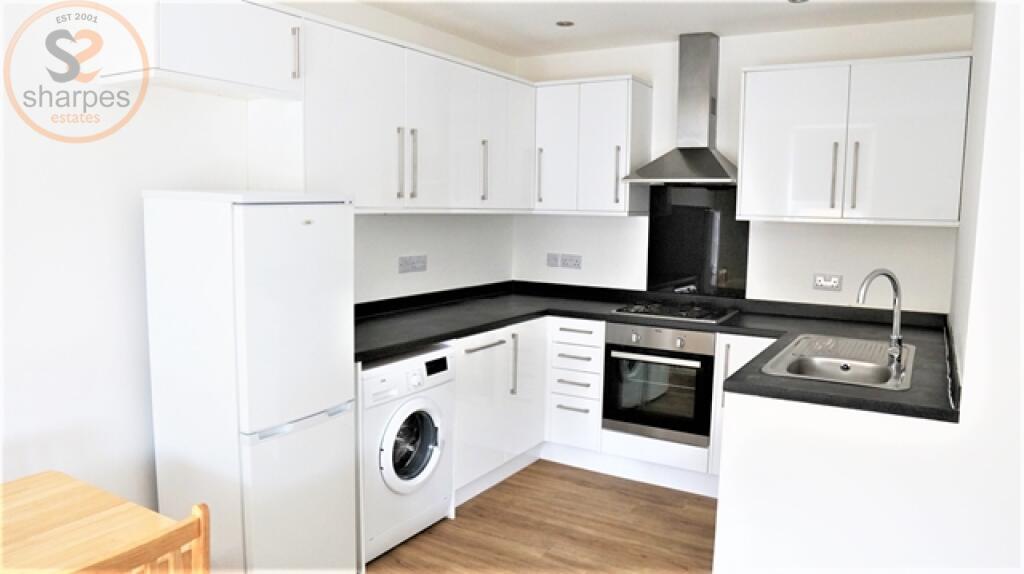 2 bed 1st Floor Flat for rent in Merton. From Sharpes Estates